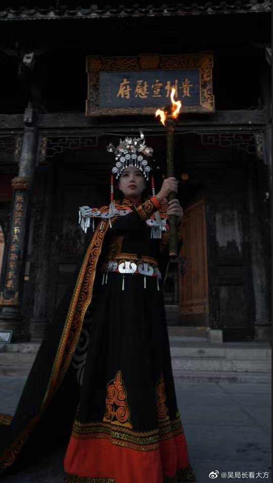 花式整活宣传家乡<strong></p>
<p>贵金属宣传对话</strong>,对话贵州大方县文旅副局长吴姣姣:曾被造黄谣,只能用周末拍摄,感觉亏欠家人