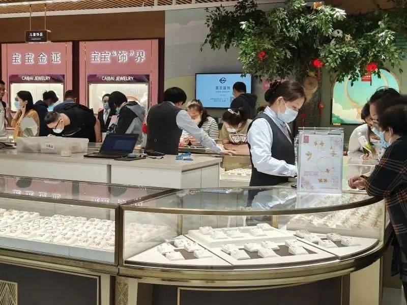 金价再创新高<strong></p>
<p>实物贵金属销售困难</strong>，现在买金饰还能上车吗？| 推荐