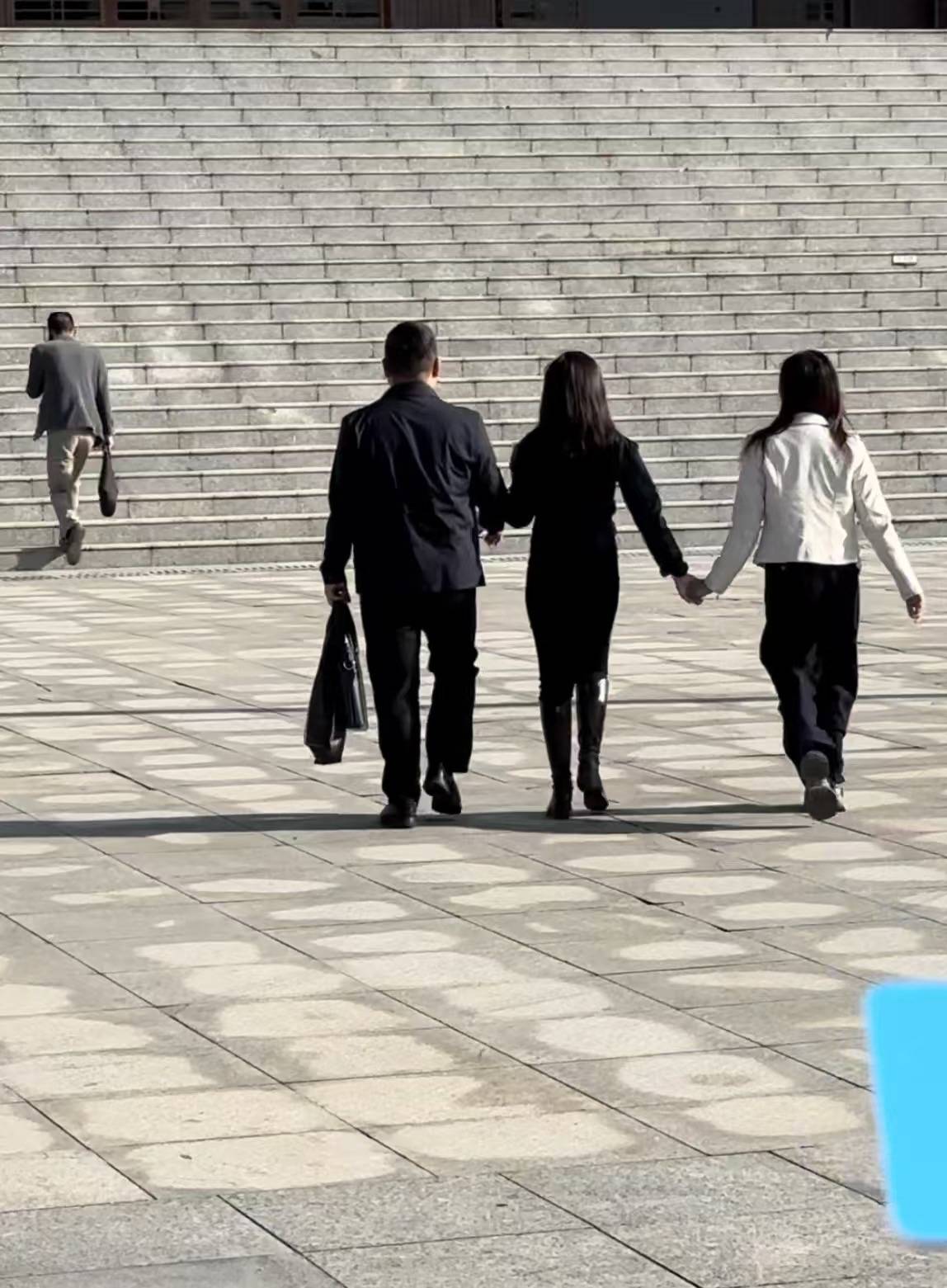 死刑！余华英拐卖儿童案重审宣判<strong></p>
<p>狗年币</strong>，其当庭表示上诉