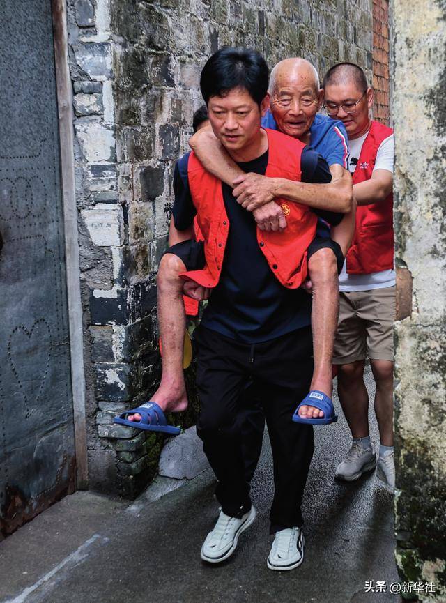 瞭望·治国理政纪事|“<strong></p>
<p>普维币</strong>我也是个老基层”