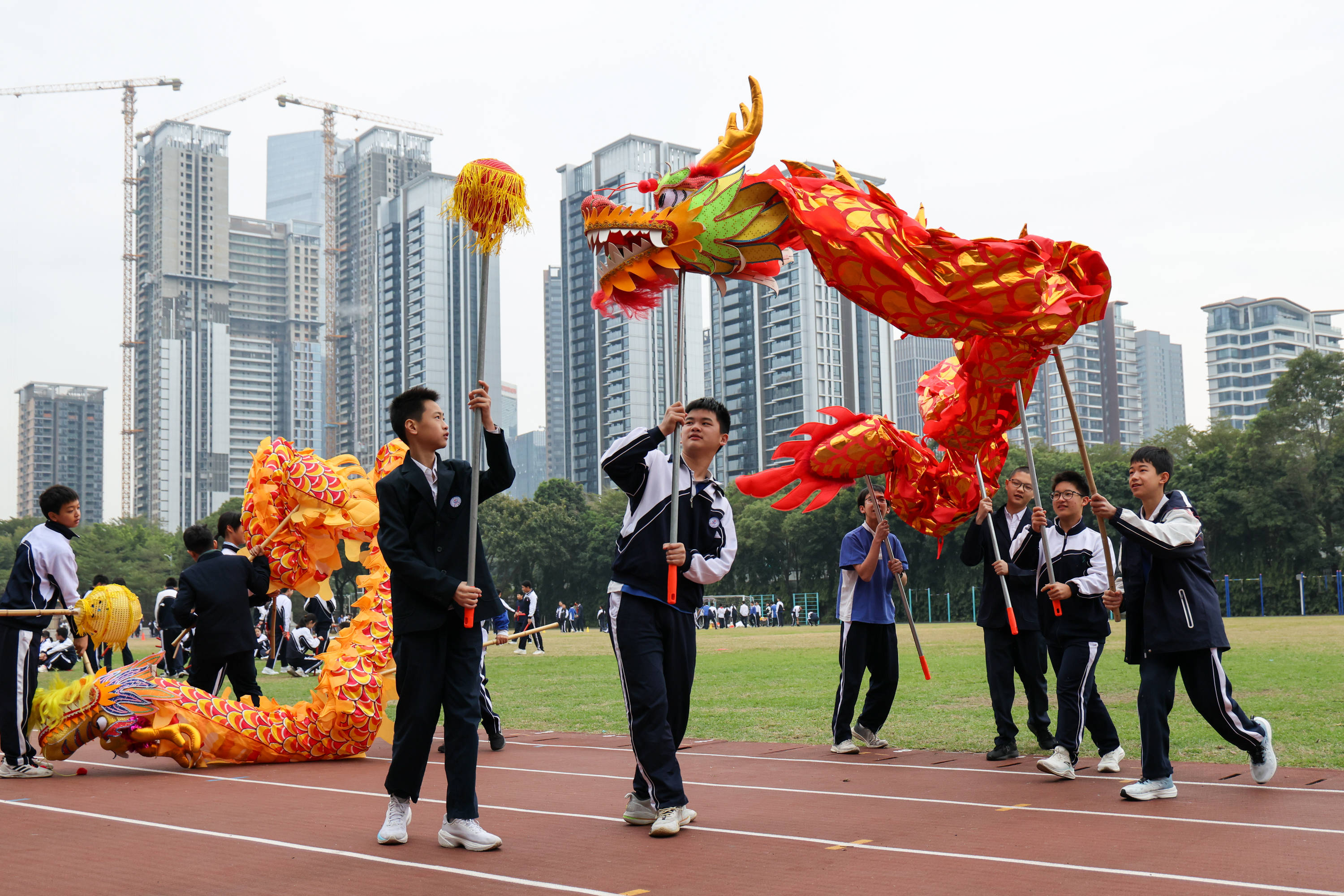 新闻分析:深圳如何让上万中小学生摘掉“小眼镜”