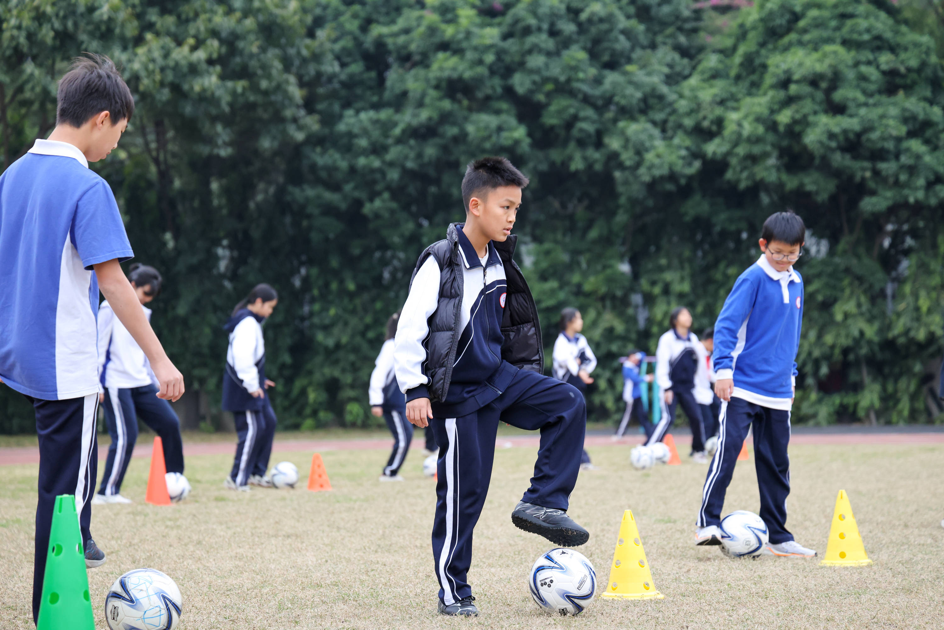 新闻分析:深圳如何让上万中小学生摘掉“小眼镜”