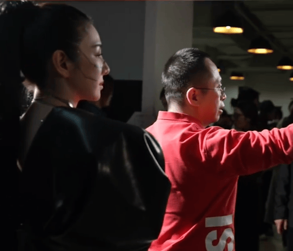 周鸿祎回应参演的短剧辣眼睛:黄奕诱惑<strong></p>
<p>软民币</strong>我的剧情是DeepSeek设计的