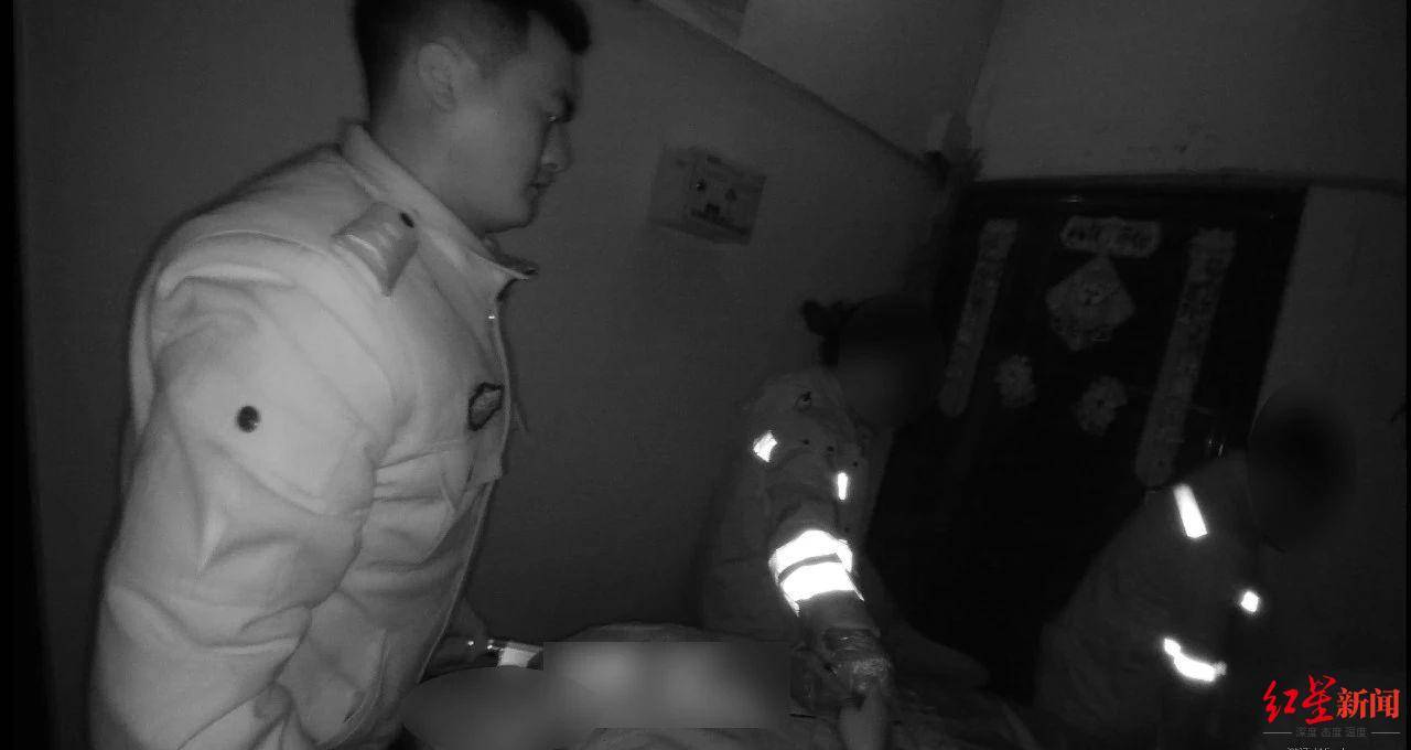 网友报警“她3天没上线了”<strong></p>
<p>海币</strong>,24岁独居女子被民警找到时正躺地上抽搐