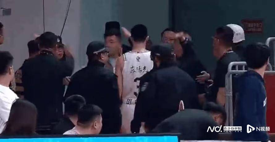 八强战广东男篮再负山西<strong></p>
<p>好币网</strong>,杜锋:胡明轩被罚下对我们伤害太大