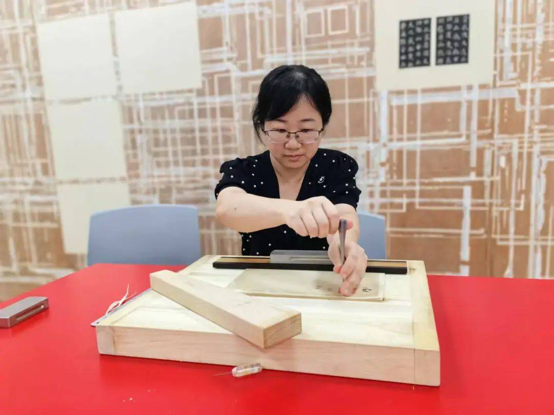 “冷板凳”一坐18年<strong></p>
<p>币时代</strong>！41岁厦门女子：要一直坐下去