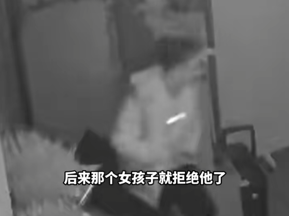 第一次见面就表白！被拒绝后男子凌晨3点狂敲女生房门<strong></p>
<p>牛币商城</strong>，随后拿出工具撬锁……