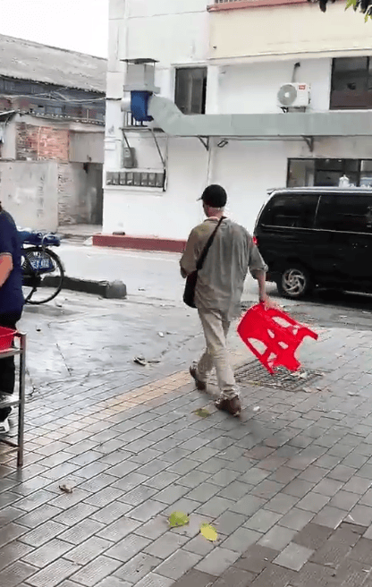 广东江门一饭店白米饭免费<strong></p>
<p>抄币网</strong>,老人每天打一碗米饭配酱油吃,店主:只要营业,就一直提供