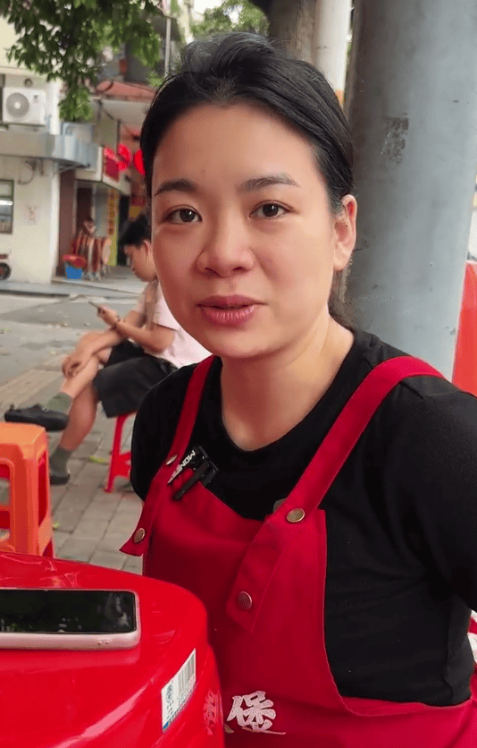 广东江门一饭店白米饭免费<strong></p>
<p>抄币网</strong>,老人每天打一碗米饭配酱油吃,店主:只要营业,就一直提供