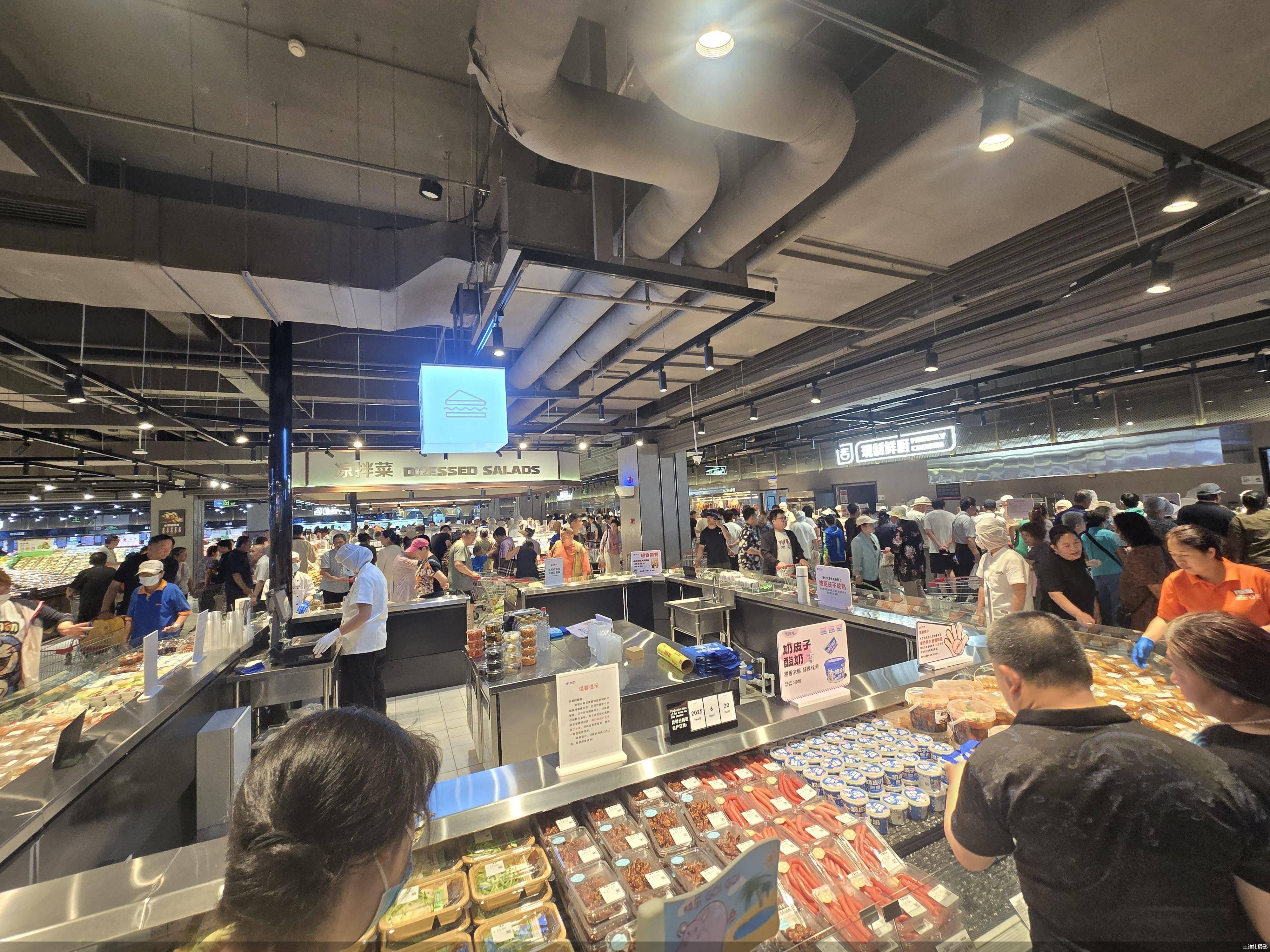 社零总额连续下降<strong></p>
<p>虚拟</strong>，北京消费乏力了？ 专家:商品消费、服务消费综合性指标 更全面反映消费市场变化