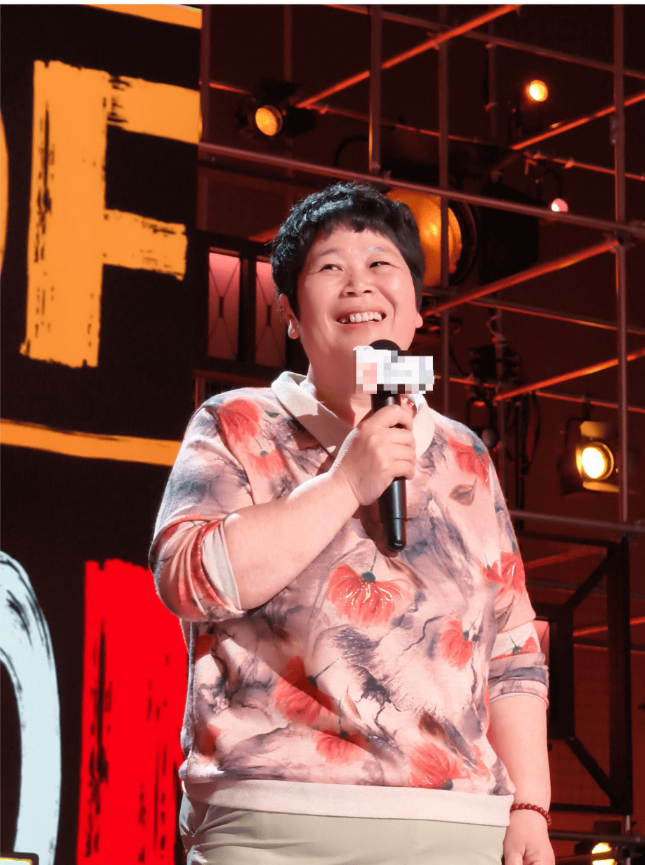 “绝经和出道同时来？”上海街头惊现她的巨幅海报<strong></p>
<p>鸽子币</strong>！网友：笑着笑着就哭了