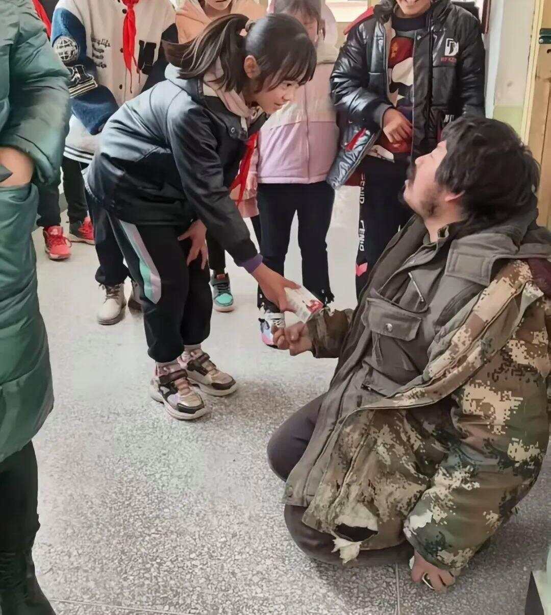 遗憾!受拾荒者资助感动全网女孩意外去世<strong></p>
<p>数子货币</strong>,此前两人相见泪流满面感动全网