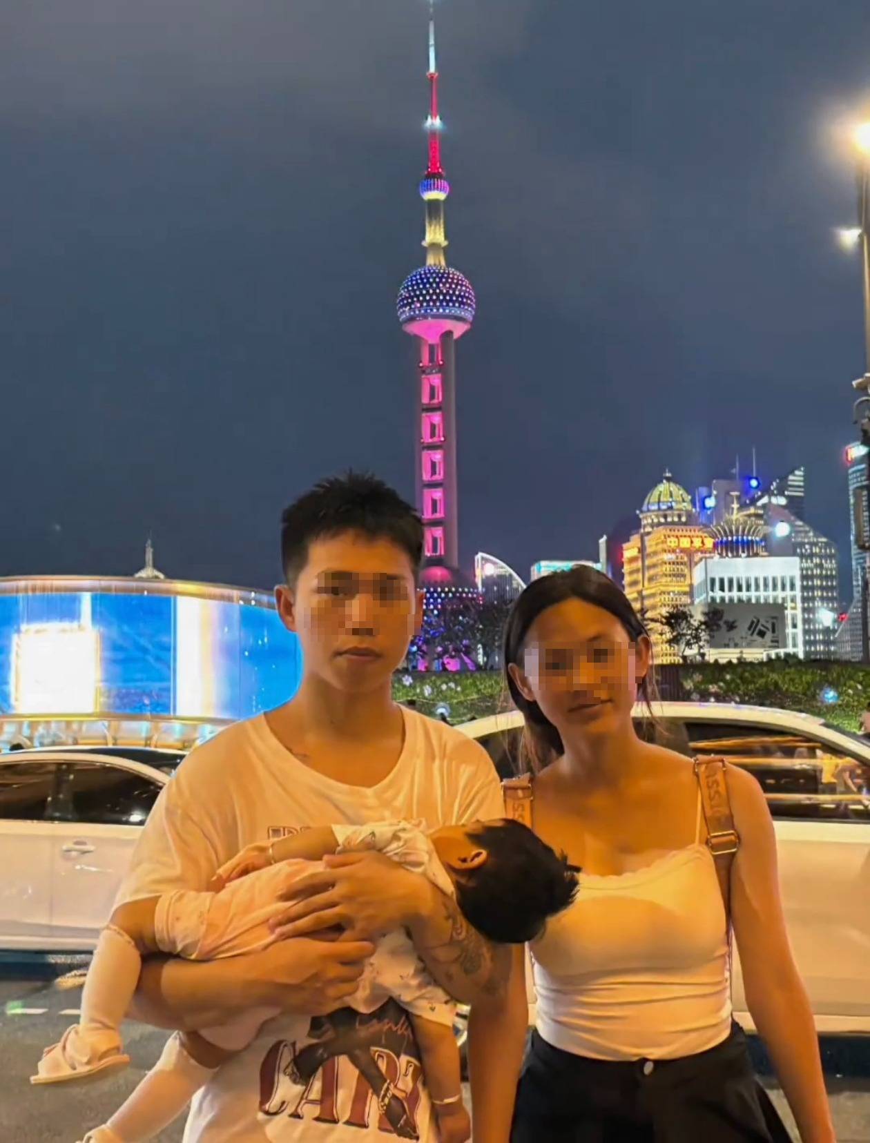 奶奶在哭<strong></p>
<p>去装币</strong>,宝宝在笑!40天女婴重病,00后父亲割肝救女,术后这一幕让网友泪奔