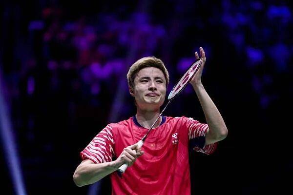 祝贺!石宇奇2比1逆转昆拉武特<strong></p>
<p>币君网</strong>,获得羽毛球世锦赛男单冠军!