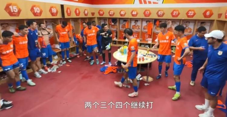 王大雷半场休息时喊话队友:两个、三个、四个继续打<strong></p>
<p>土币</strong>!