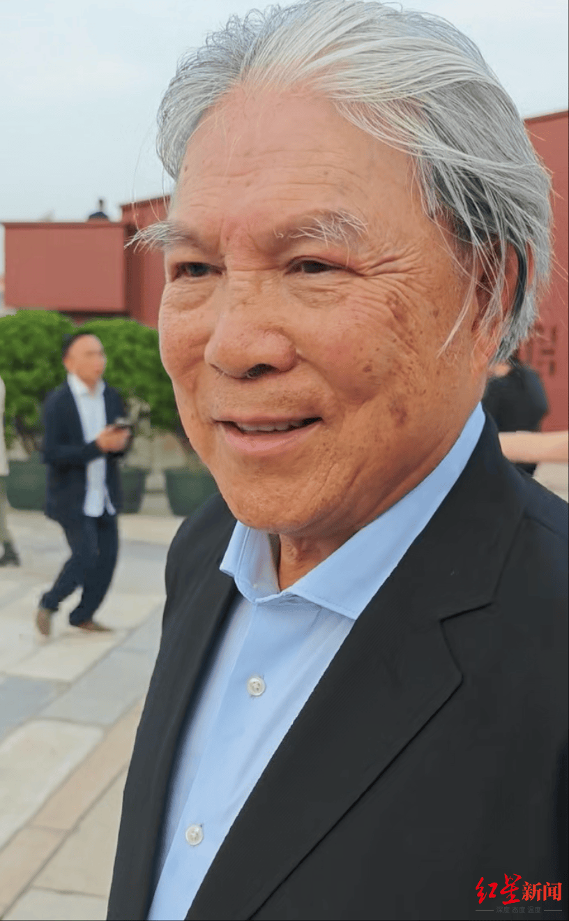 霍震霆：在阅兵仪式中<strong></p>
<p>藏币价格</strong>，看到了国家的国防能力和国家发展