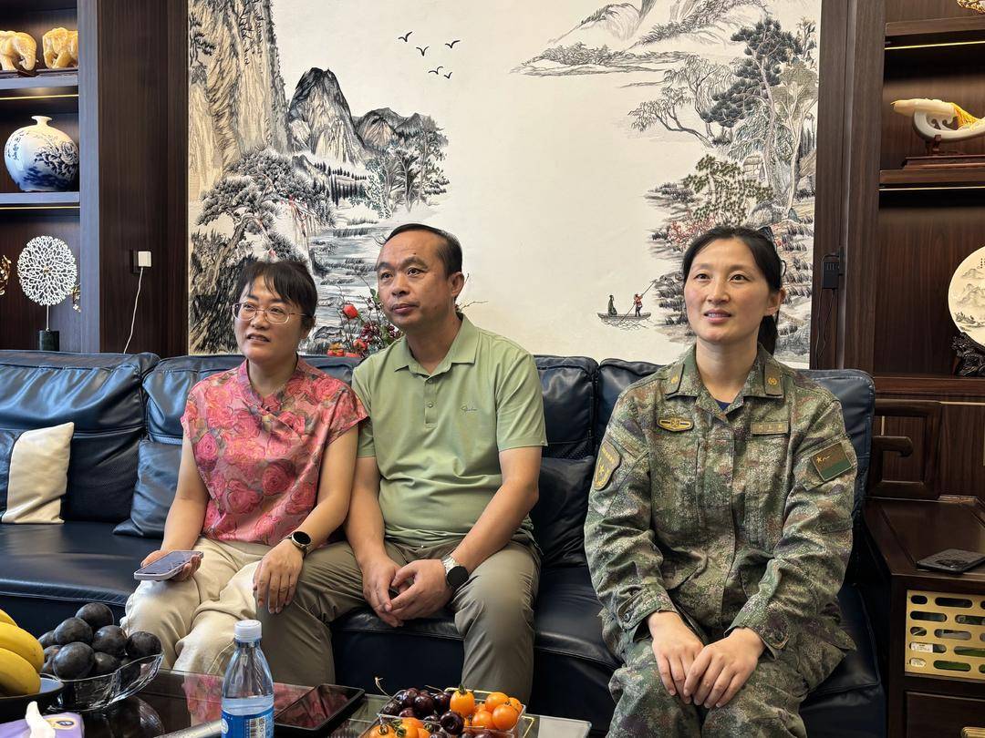 抗战胜利80周年大阅兵民兵方阵<strong></p>
<p>藏币价格</strong>,有两名女生来自无锡地区
