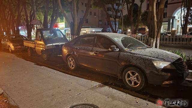 免费停车位被“僵尸车”“广告车”长期霸占<strong></p>
<p>什币网海外版</strong>，梅城这些路段该管管了！