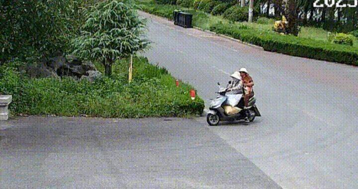 400斤<strong></p>
<p>法币充值</strong>，两人多次偷猕猴桃自己吃，被济南警方抓获