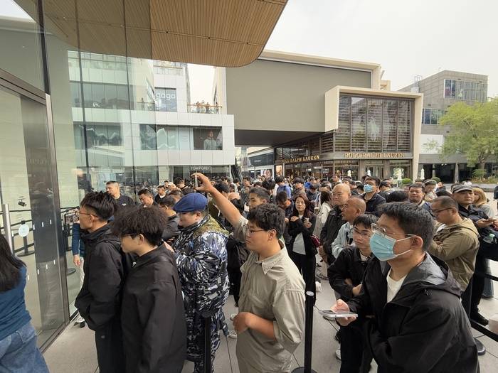 iPhone 17正式开售<strong></p>
<p>币阅</strong>，橙色Pro Max黄牛最高加价1500元