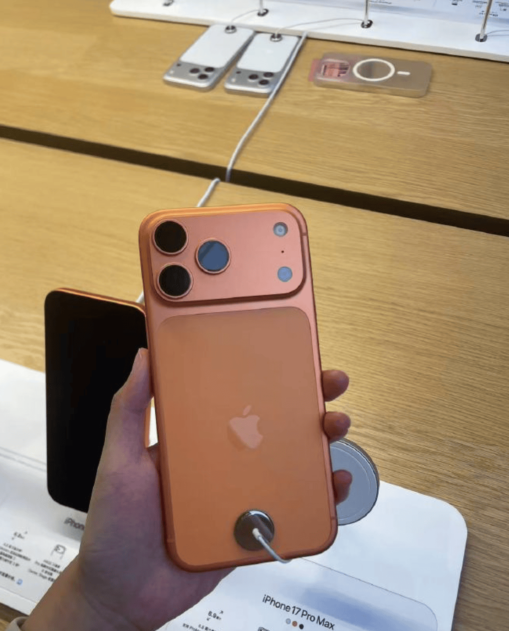 iPhone 17 Pro被黄牛拒收:“卖的人多<strong></p>
<p>币阅</strong>,货太多了”