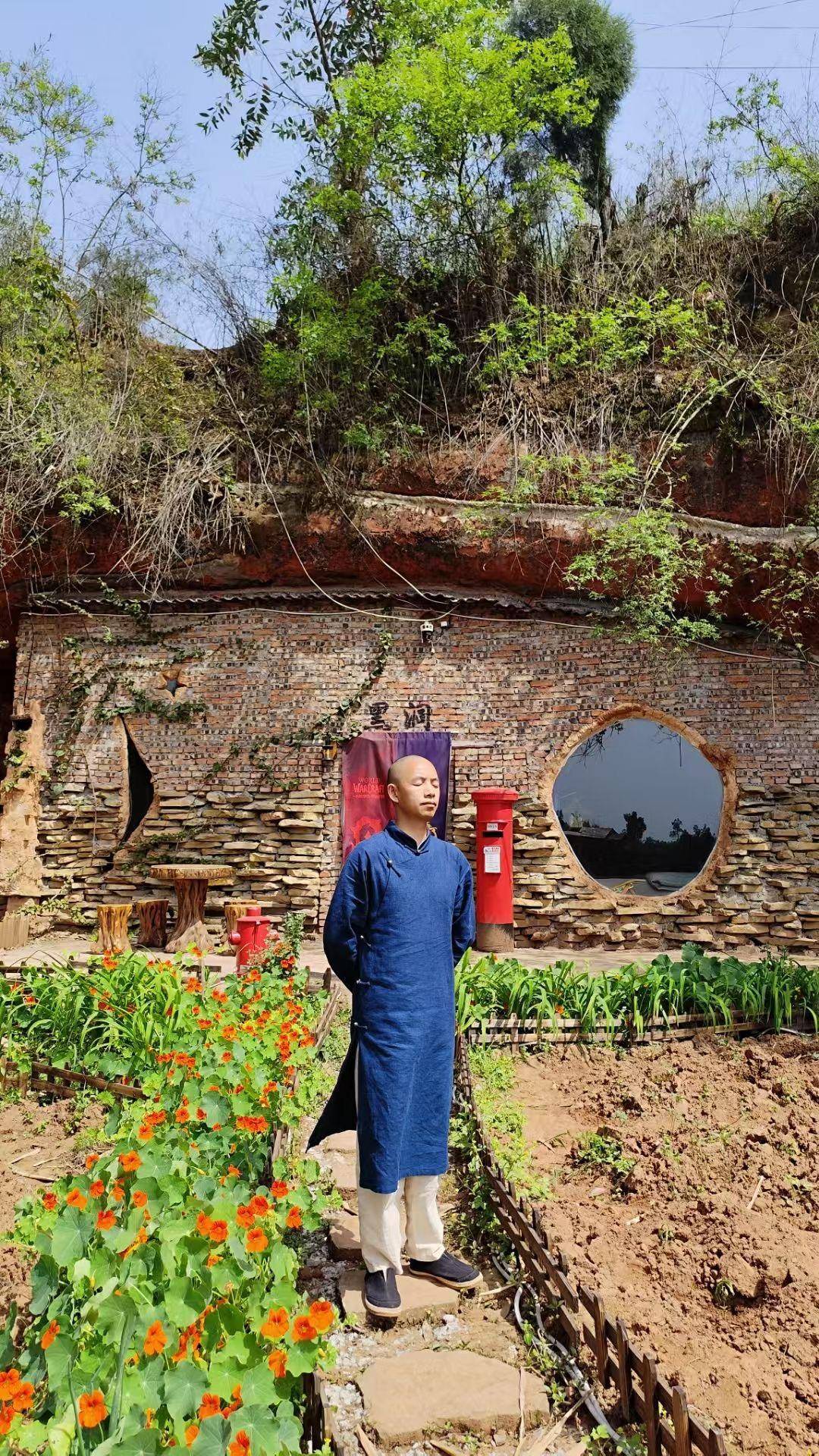 是个人选择还是另有隐情?35岁男子回乡“崖下洞居”惹争议<strong></p>
<p>币阅</strong>!|封面深镜
