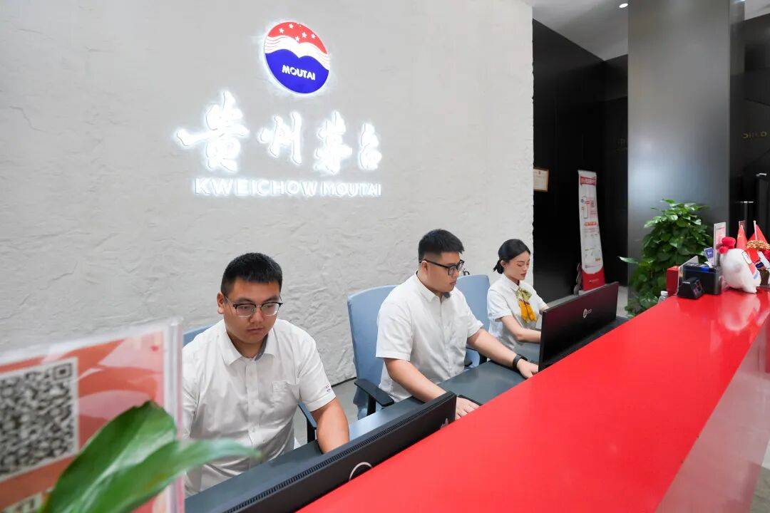 想喝到茅台酒其实并不难<strong></p>
<p>凤凰币</strong>！实地探访贵阳专卖店