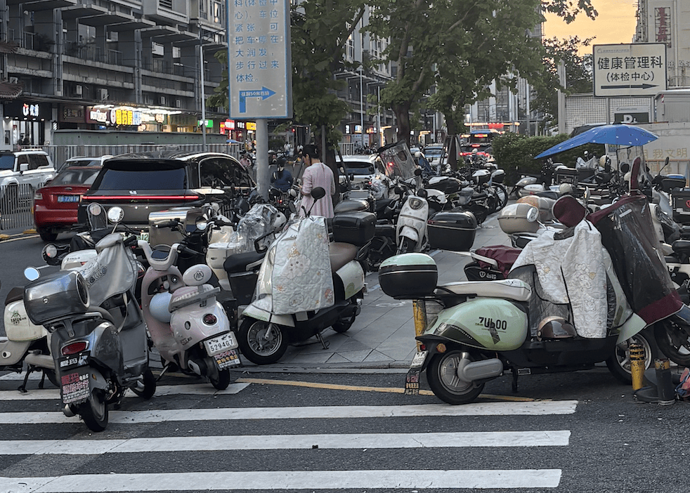 深圳一医院门口被指“举步维艰”<strong></p>
<p>淘币时代</strong>！整治后记者实探:仍很堵
