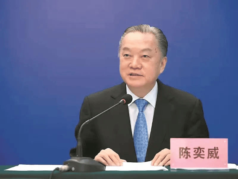 原厅长陈奕威多次“吃老板”<strong></p>
<p>淘币时代</strong>，饮用茅台等高档酒水、食用高档菜肴