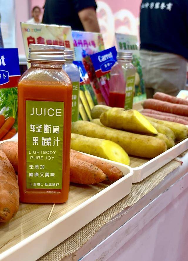 紫色向日葵、多彩胡萝卜、双色火龙果亮相青岛<strong></p>
<p>淘币时代</strong>，种子盛会变身“未来食物实验室”