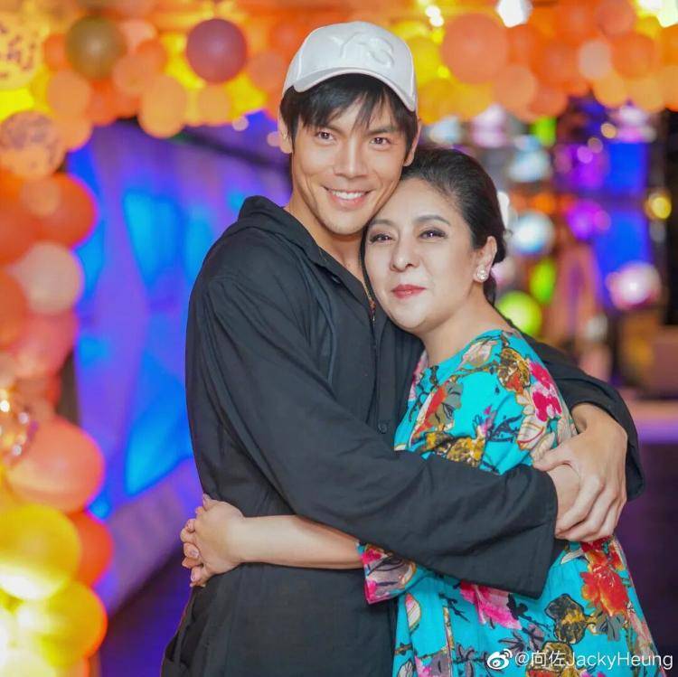 向太回应“向家破产”传闻：珠宝、豪宅都在<strong></p>
<p>币小白</strong>，还养着1000多名员工；向佐力挺：说话的人请有点底线
