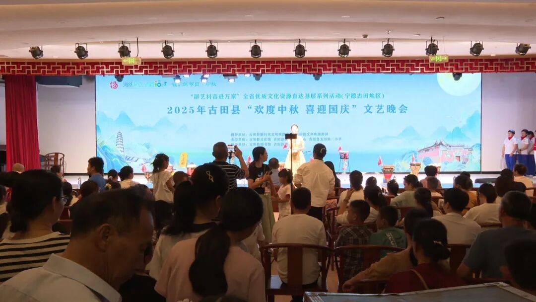 <strong></p>
<p>币小白</strong>我县举办“欢度中秋 喜迎国庆”文艺晚会