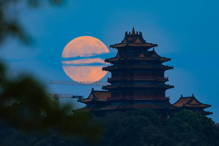 花好月圆人团圆<strong></p>
<p>牛币币</strong>，中秋“硬核”赏月指南来了