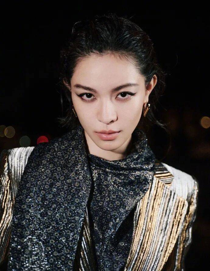 时装周上的女明星<strong></p>
<p>牛币币</strong>，秋冬氛围感一键封顶！