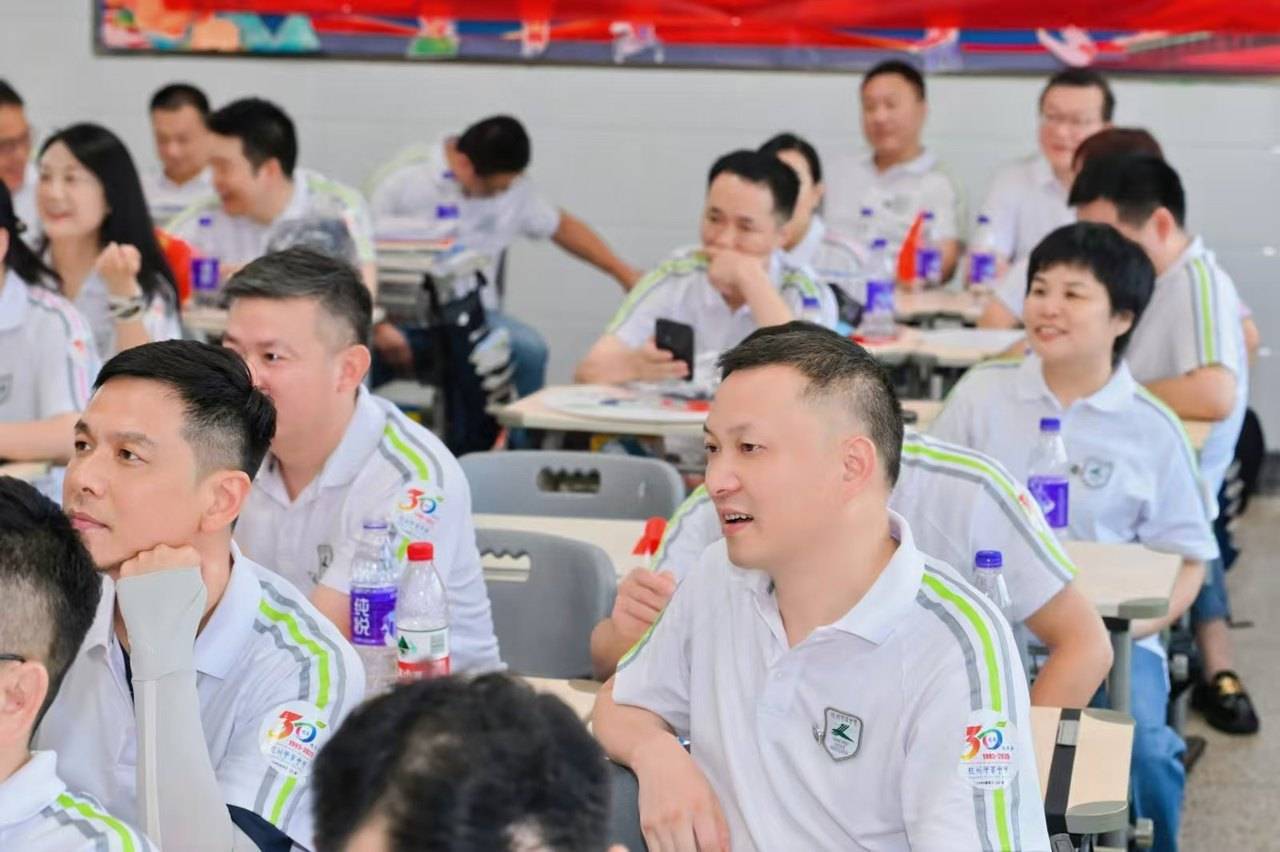 那个让老师骄傲的“调皮”班级！30年同学聚会<strong></p>
<p>西夏币</strong>，还伴有一封来自贵州的感谢信