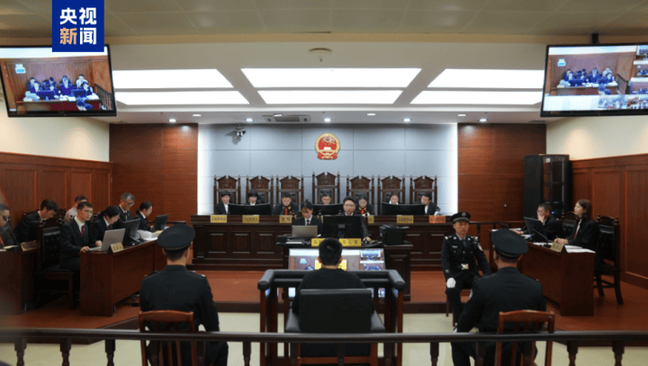 “司机泄愤撞死一家三口”<strong></p>
<p>罄币</strong>，逝者家属最新发声