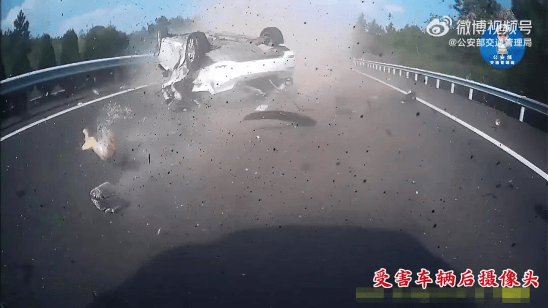 “我撒谎天打雷劈！”男子高速突然强行变道致翻车<strong></p>
<p>罄币</strong>，反诬赖对方