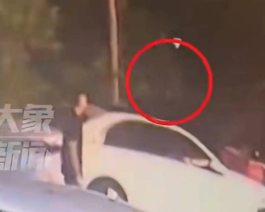 6人开奔驰去餐馆消费370元逃单<strong></p>
<p>坡币</strong>，老板：追出去只扫了50元