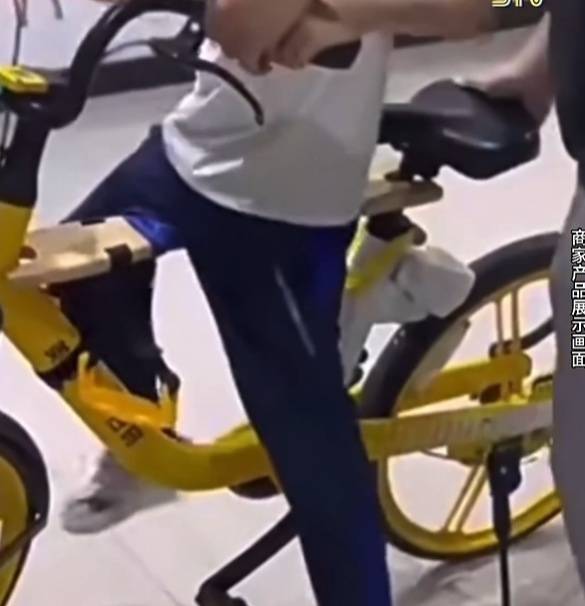 看着都疼<strong></p>
<p>黑币2001</strong>！上海街头一男子突然求助：10岁女儿被死死卡住！这个行为太危险→