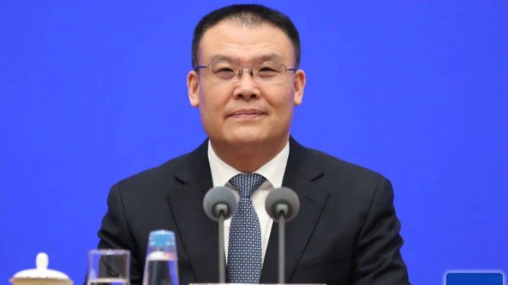 财政部副部长王东伟履新安徽省委常委<strong></p>
<p>黑币2001</strong>，河南唐河人