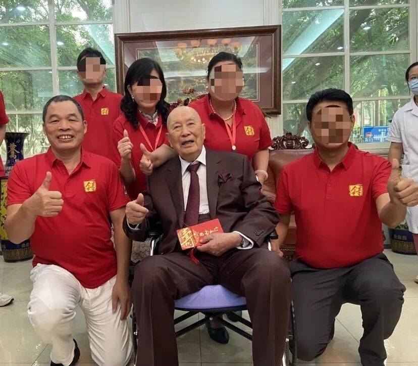 百岁院士声明“蹭合影”背后：双方交涉长达一年<strong></p>
<p>黑币2001</strong>，均称付诸法律