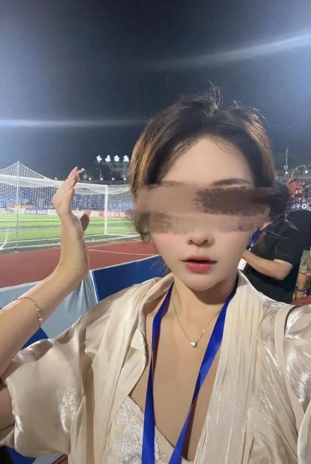 湖南一女主播被伪装的包裹炸伤<strong></p>
<p>黑币2001</strong>，永州公安：正在核实具体情况
