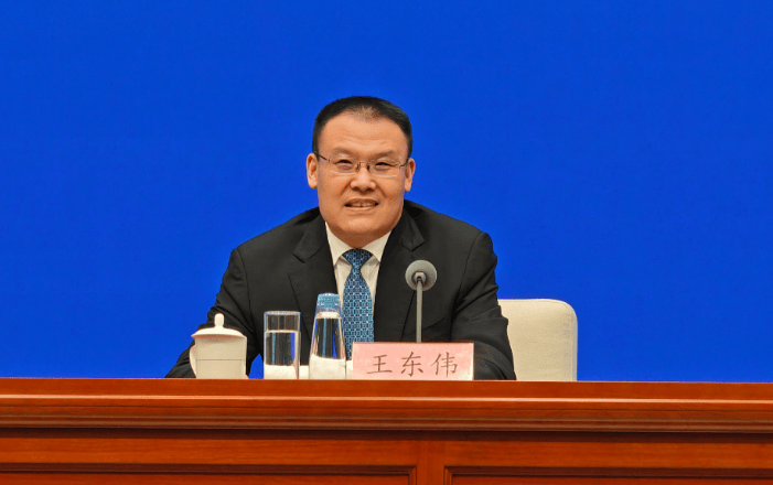 中央批准：财政部副部长王东伟<strong></p>
<p>农币</strong>，任安徽省委常委