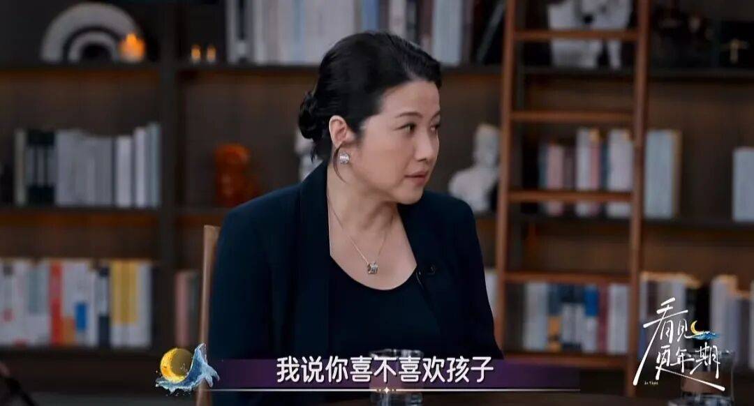 52岁影后颜丙燕公开小20岁男友:他知道我将步入更年期<strong></p>
<p>农币</strong>,已甜蜜相恋5年,两人出门必须手拉手