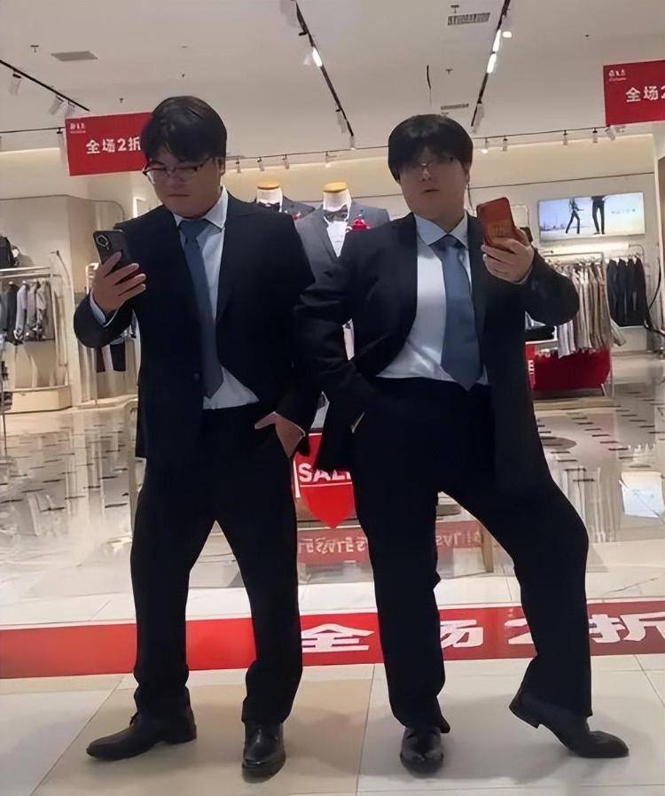 “史上最相似夫妻”被网友建议查下DNA<strong></p>
<p>千币</strong>，当事人：刚认识时不像，后来越长越像