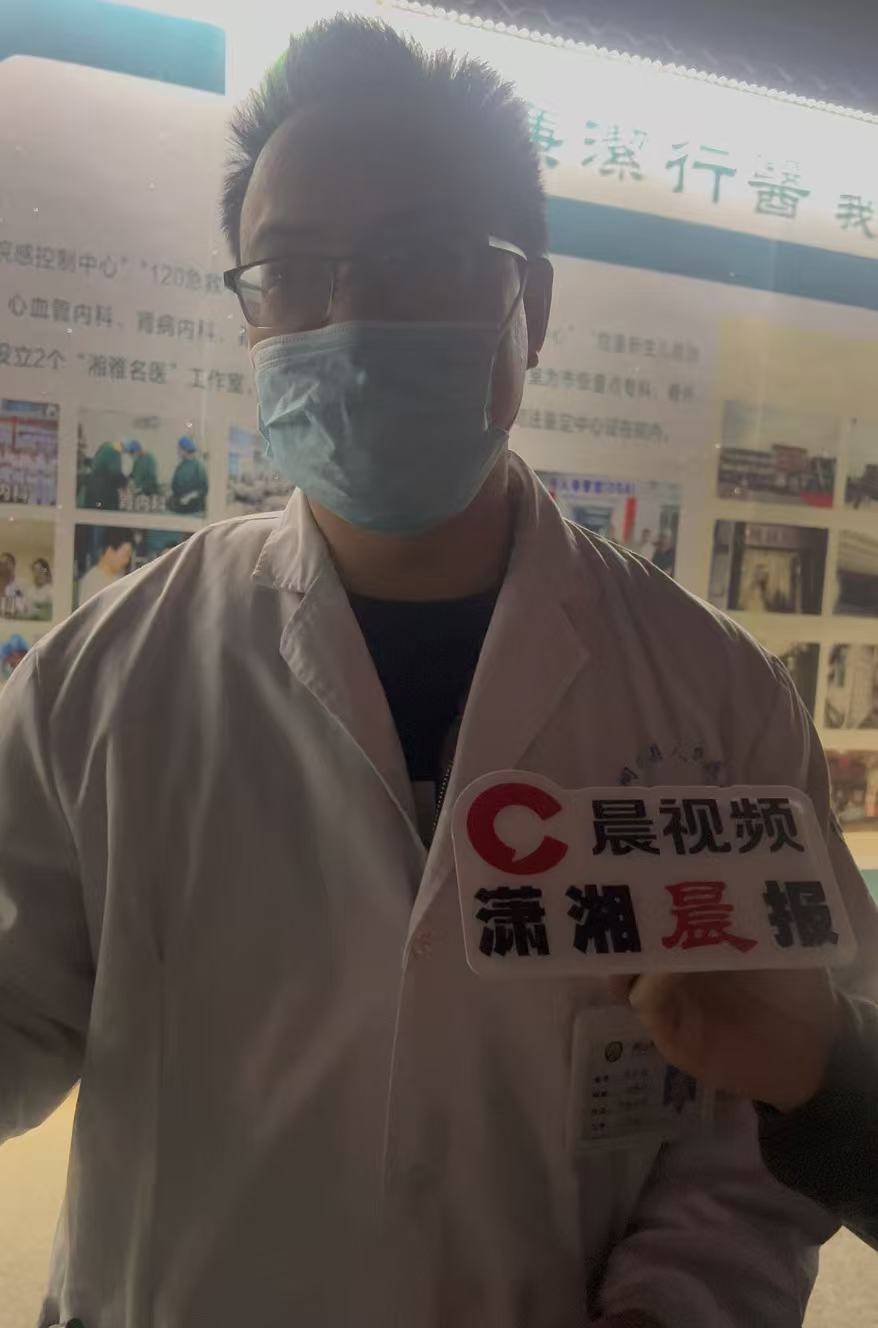 “蛇被我甩开了<strong></p>
<p>抢币挂</strong>,没完全注射毒液”,湖南直播抓蛇被咬伤网红被警方拘留后发声道歉