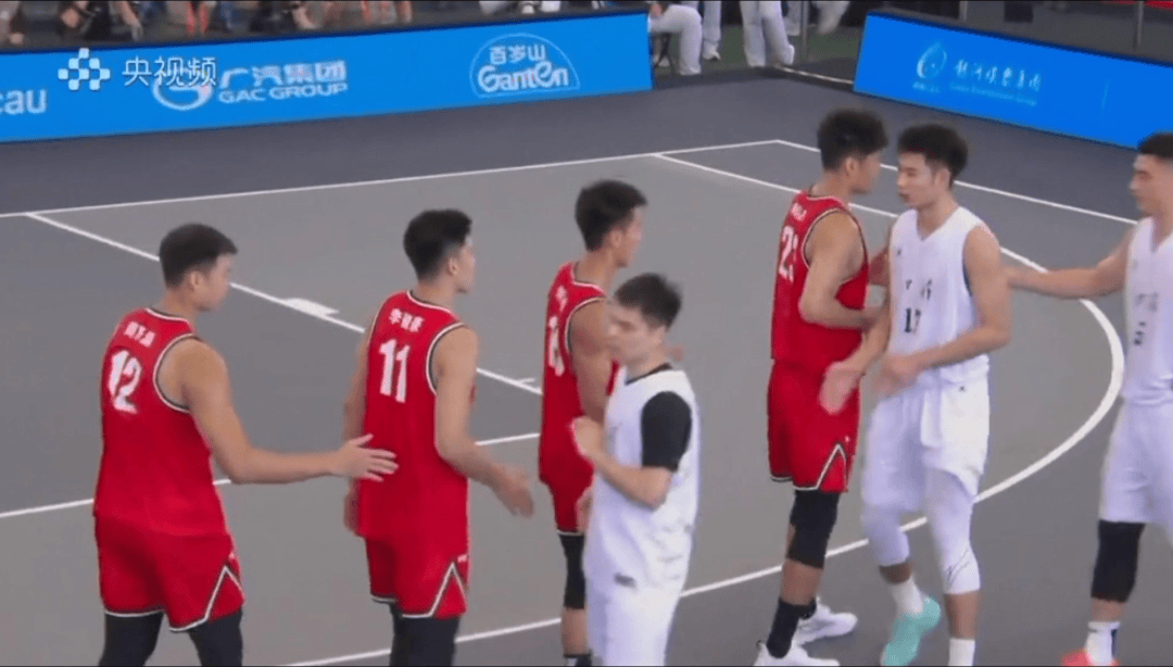 全运会男子三人篮球赛<strong></p>
<p>抢币挂</strong>，陈国豪、周泽源代表广东队出战，战胜江苏队取得开门红！