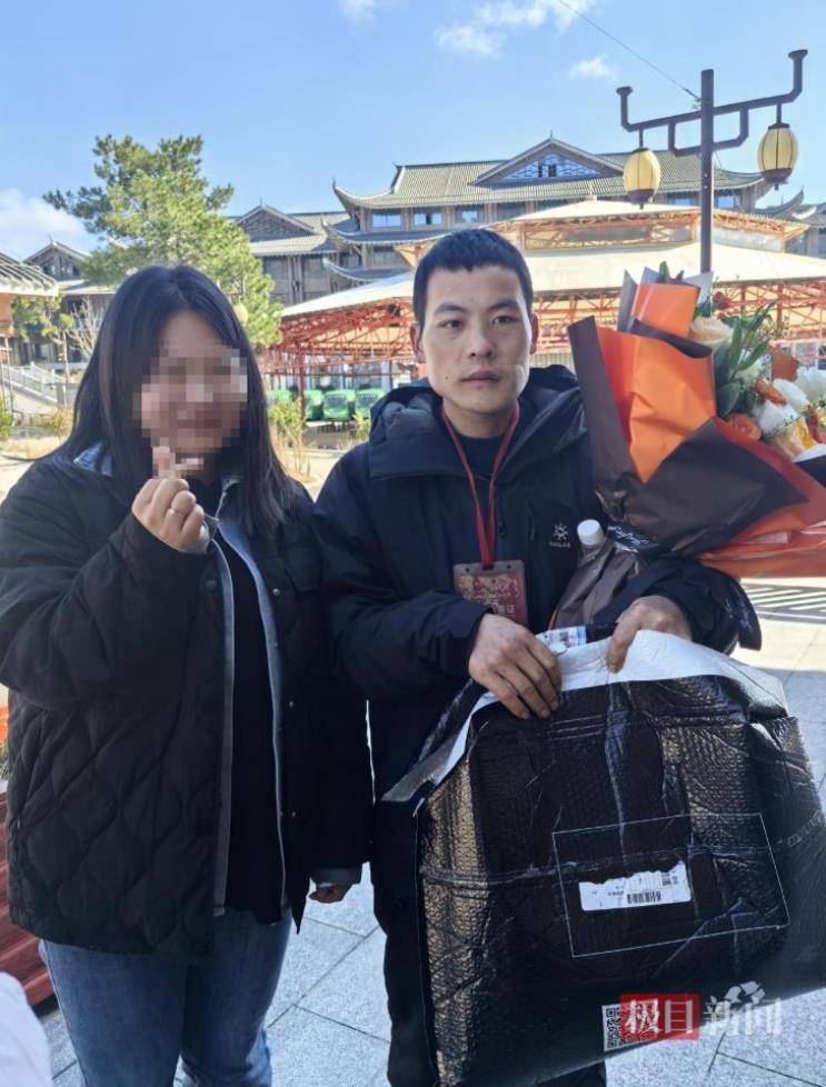 29岁女粉丝专程上山送礼物<strong></p>
<p>全球有多少种币</strong>，声称想做张家界荒野求生选手“刀疤哥”的老婆