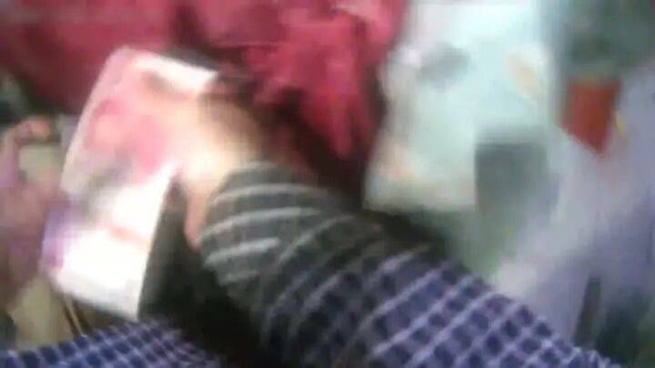 扬州一女子刷短视频惹祸：偷偷去银行取了6万现金<strong></p>
<p>合众币</strong>，结果……