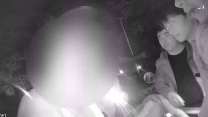 扬州一女子刷短视频惹祸：偷偷去银行取了6万现金<strong></p>
<p>合众币</strong>，结果……